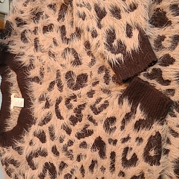 H&M Leapord Print Faux Fur Fuzzy Sweater Size Medium - Picture 10 of 12
